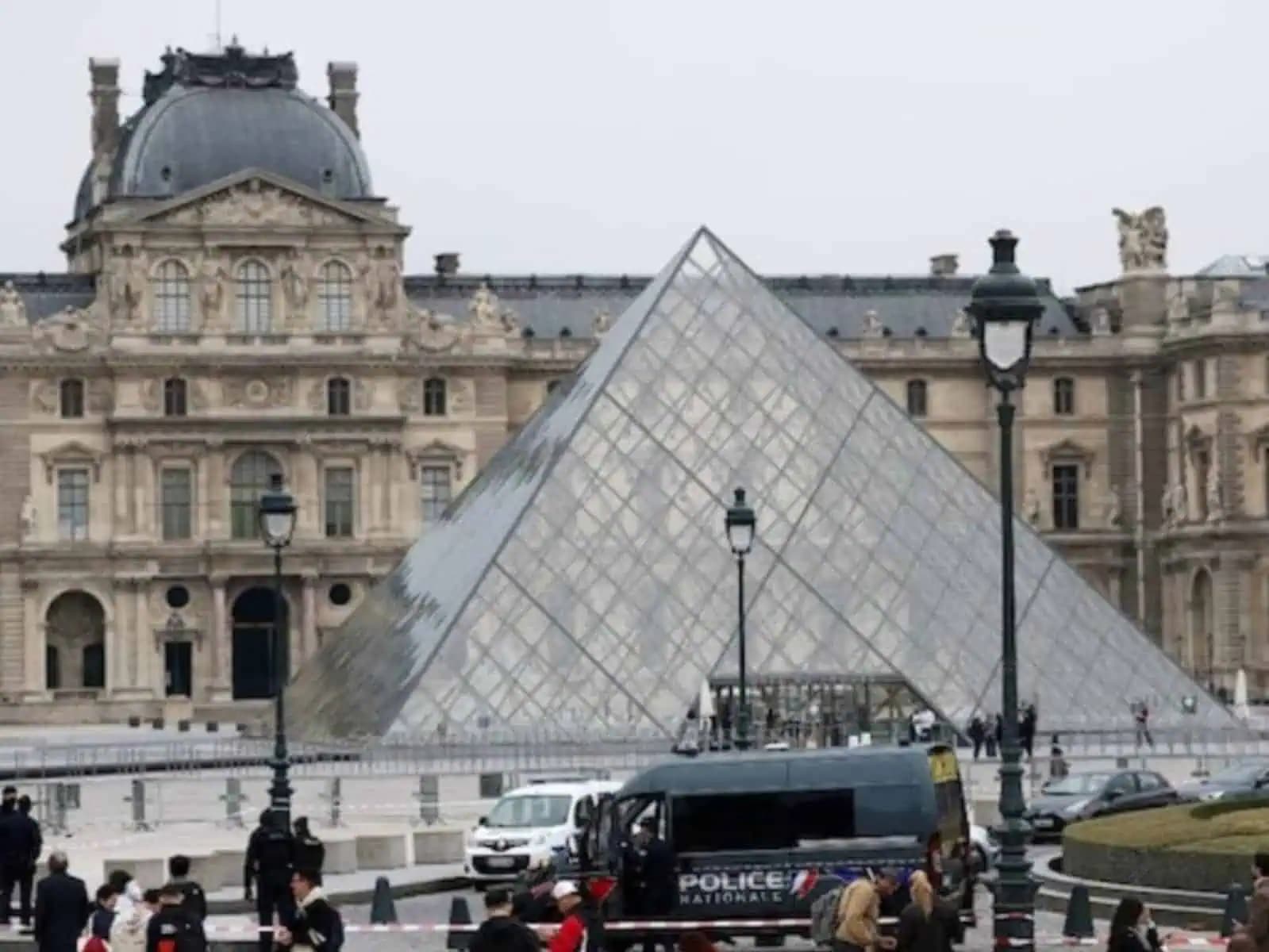Daring Jewellery Heist at the Louvre Museum Shocks Paris