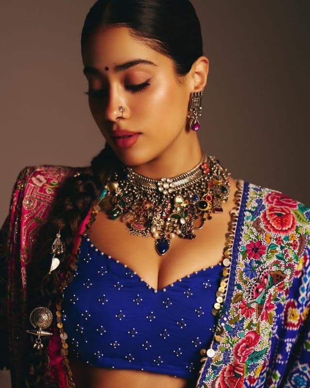 Janhvi Kapoor steals hearts with her “Chikiri” charm!
