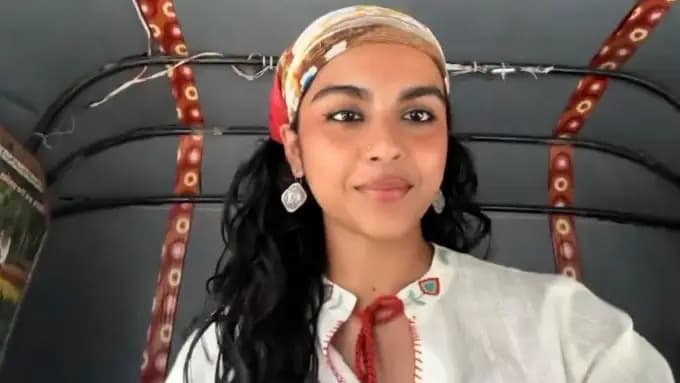 A Two-Second Clip Takes Over the Internet… Who Is This Viral ‘Auto Girl’?