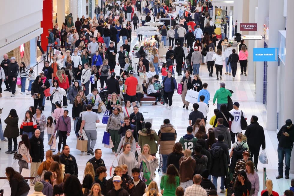 Shoppers Break Records Despite Economic Uncertainty