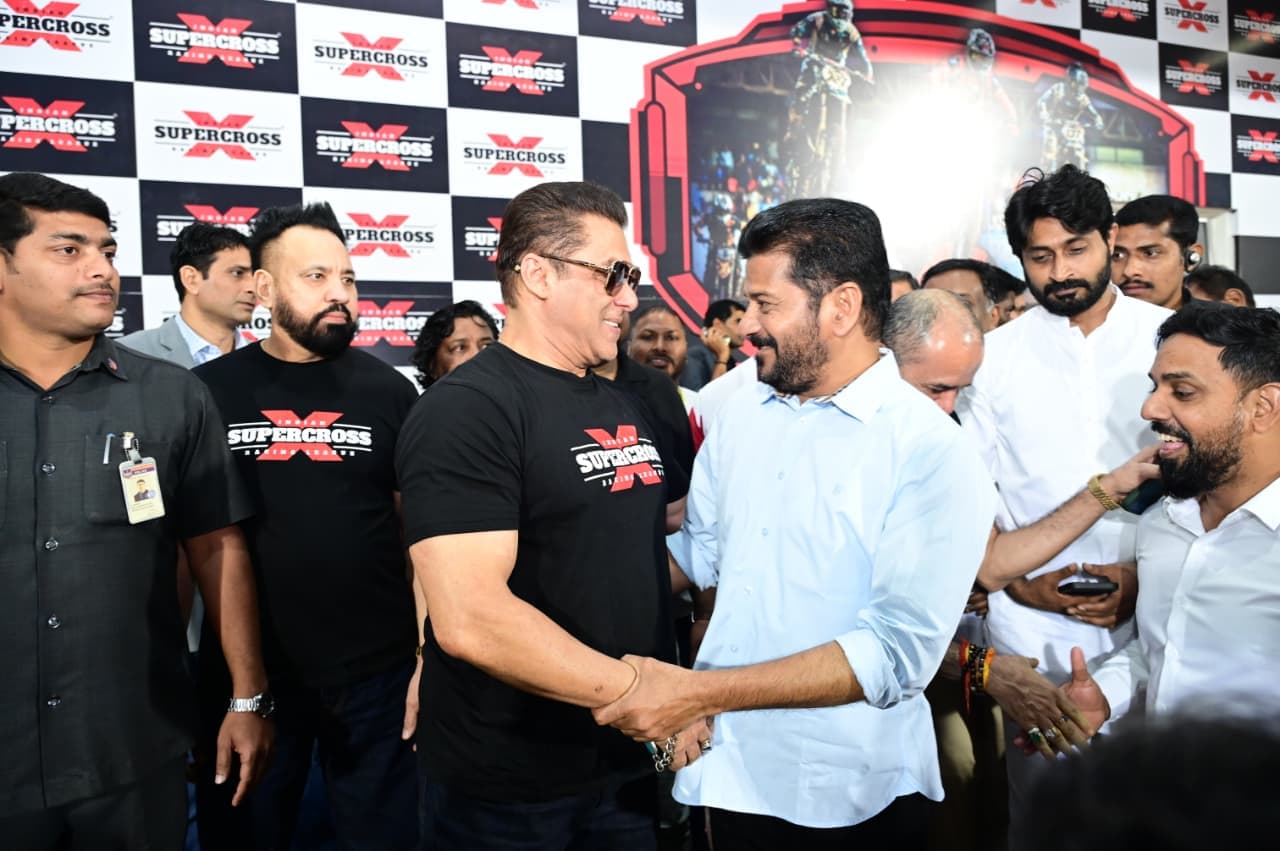 Bollywood superstar Salman Khan attended the Racing League event in Hyderabad!