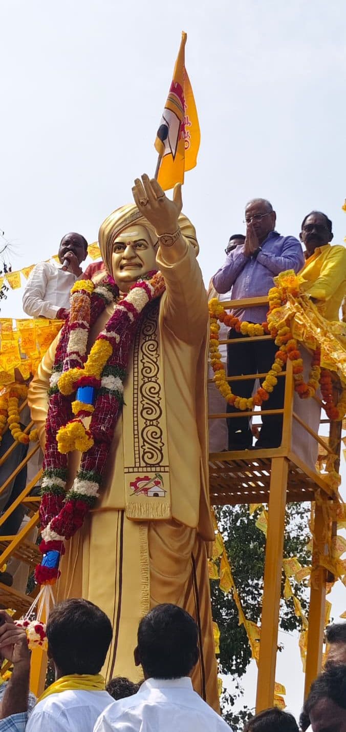 Nandamuri Mohan Krishna unveiled the statue of NTR!