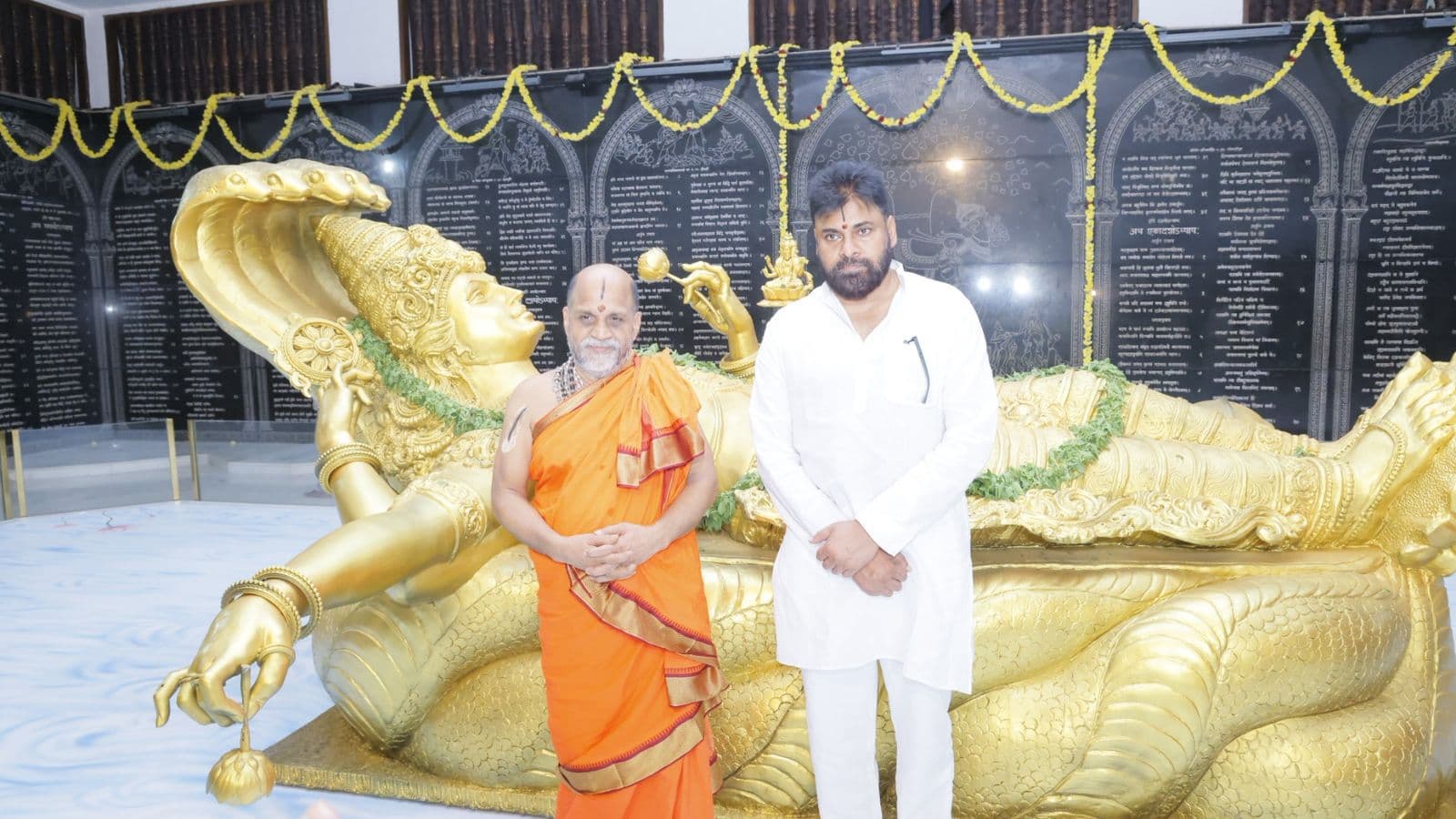 AP Deputy CM Pawan Kalyan Offers Prayers at Udupi Sri Krishna Temple!