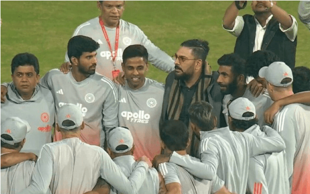 Yuvraj and Gambhir photos go viral during T20 match