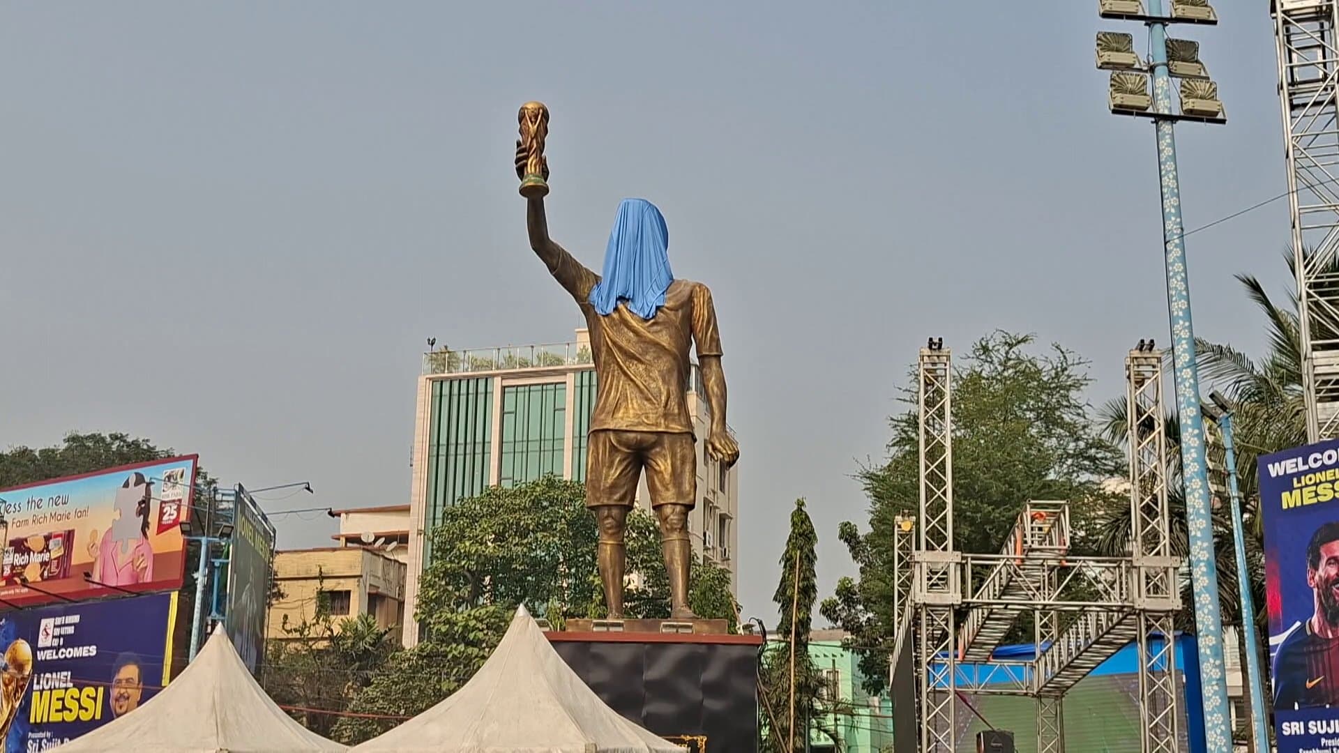 Football Legend Messi’s Kolkata Tour Draws Massive Fan Frenzy