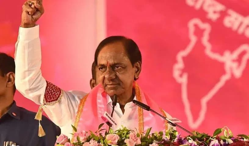 KCR Visits Telangana Bhavan, Holds Meeting with Party Leaders