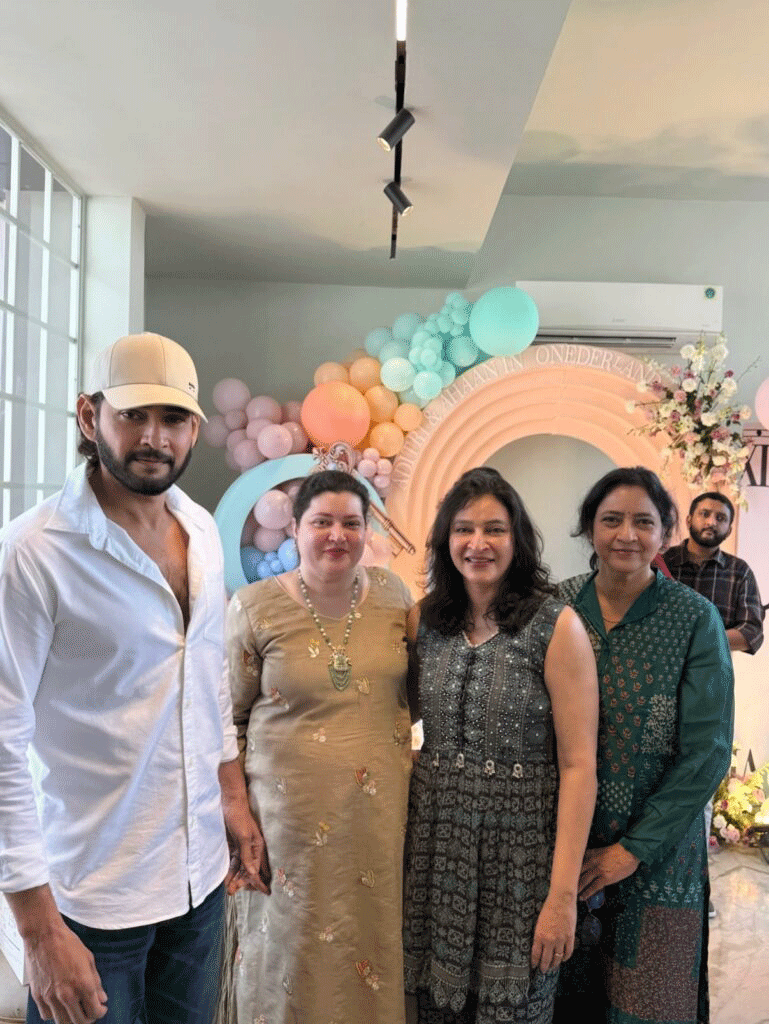 A Warm Family Moment: Mahesh Babu Enjoys Quality Time