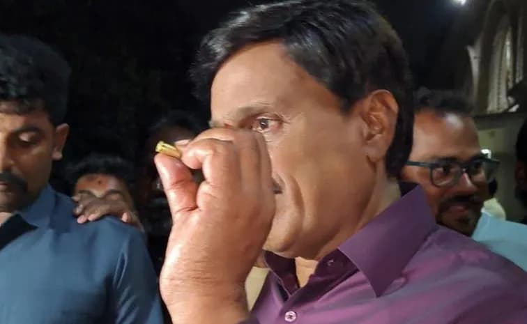 Shooting Targeting Gali Janardhan Reddy in Ballari