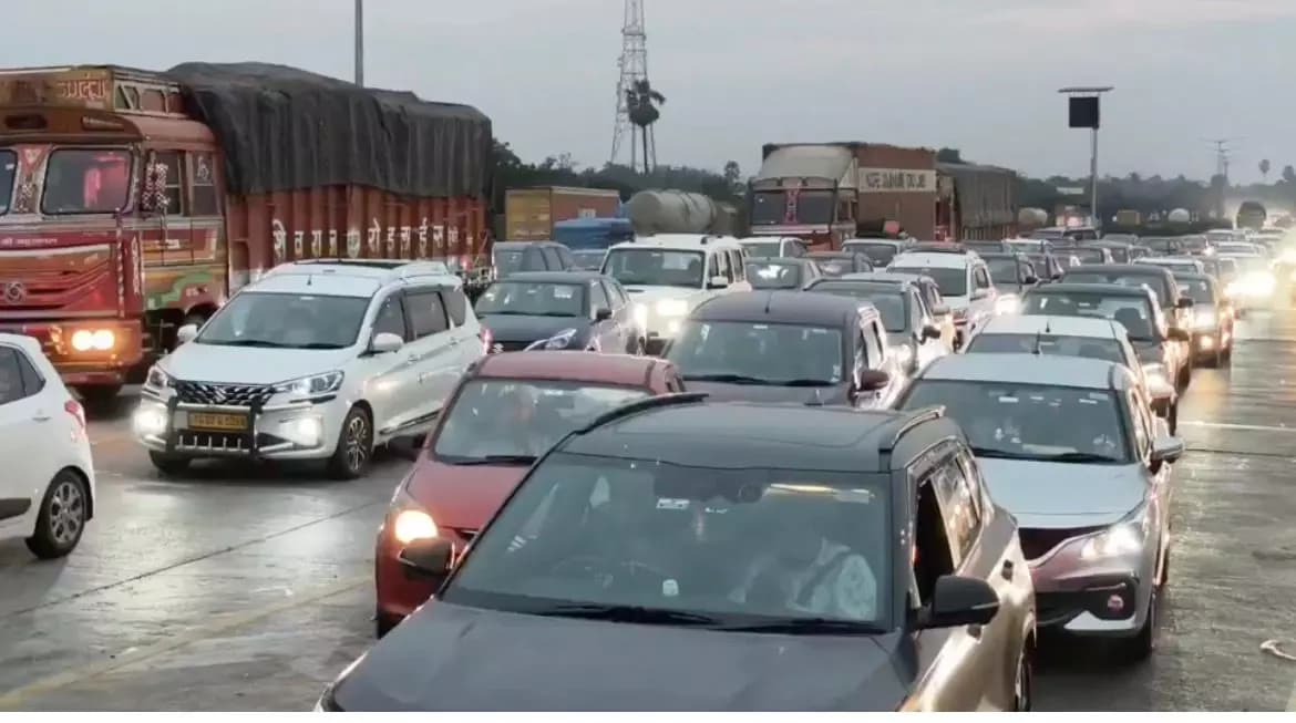 Sankranti Rush Brings Traffic Gridlock on Hyderabad – Vijayawada Highway