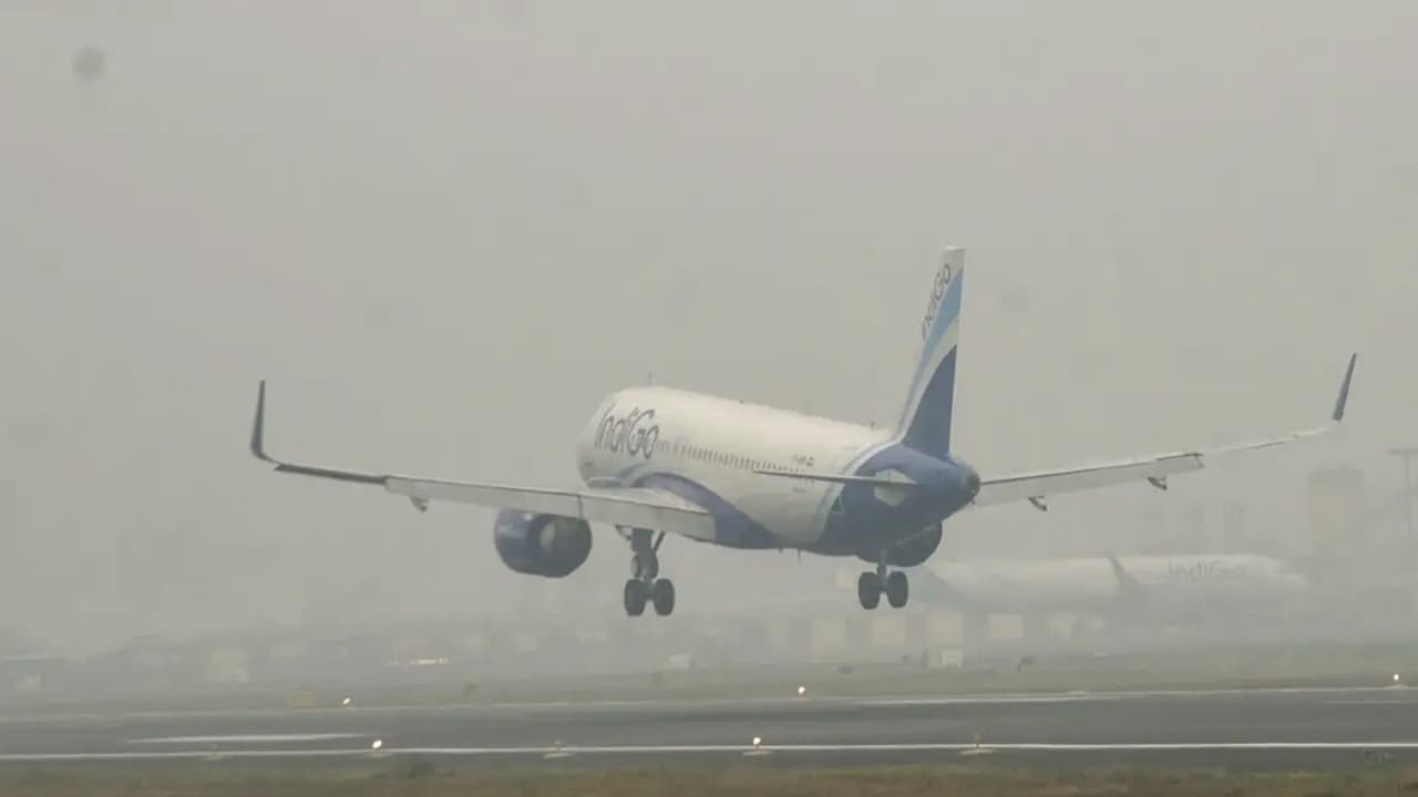 Dense fog in Delhi... disrupting flight services