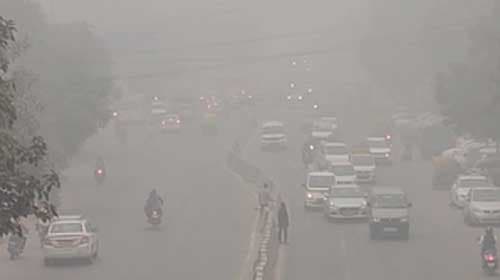 Dense Smog Engulfs Delhi Air Quality Deteriorates
