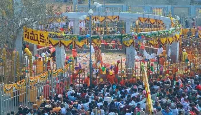 Sammakka-Saralamma Procession Begins from the Devotees into the Forest