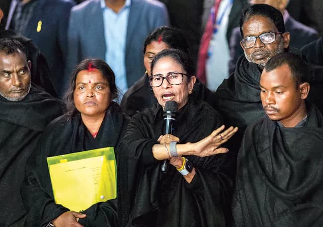 Bengal's 'SER' controversy reaches Delhi; Mamata Banerjee walks out of meeting with Election Commission