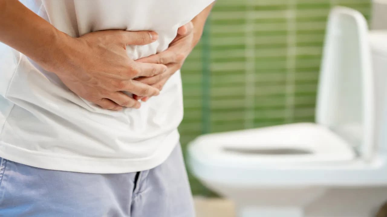 Doctors Warn: These 6 Symptoms Increase Your Risk of Piles