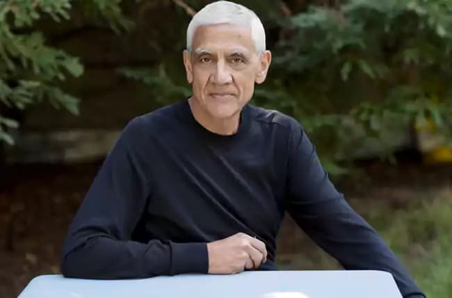 AI Summit 2026: Major Disruption Ahead for IT and BPO Sectors, Warns Vinod Khosla