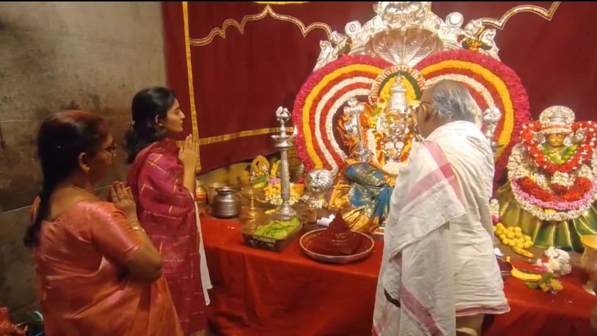 Ananya Nagalla Visits Tatayyagunta Temple !