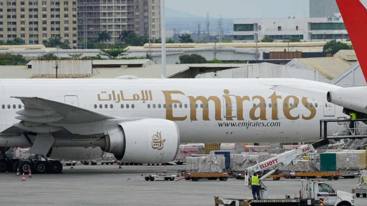 Dubai Emirates Temporarily Suspends Flight Services