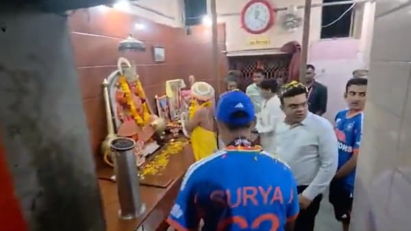 Team India Visits Hanuman Temple After World Cup Victory