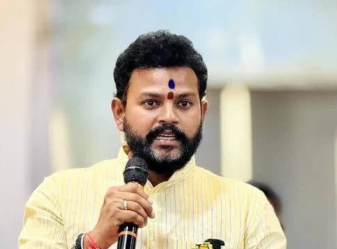 War Impact: Union Minister Reviews Airlines