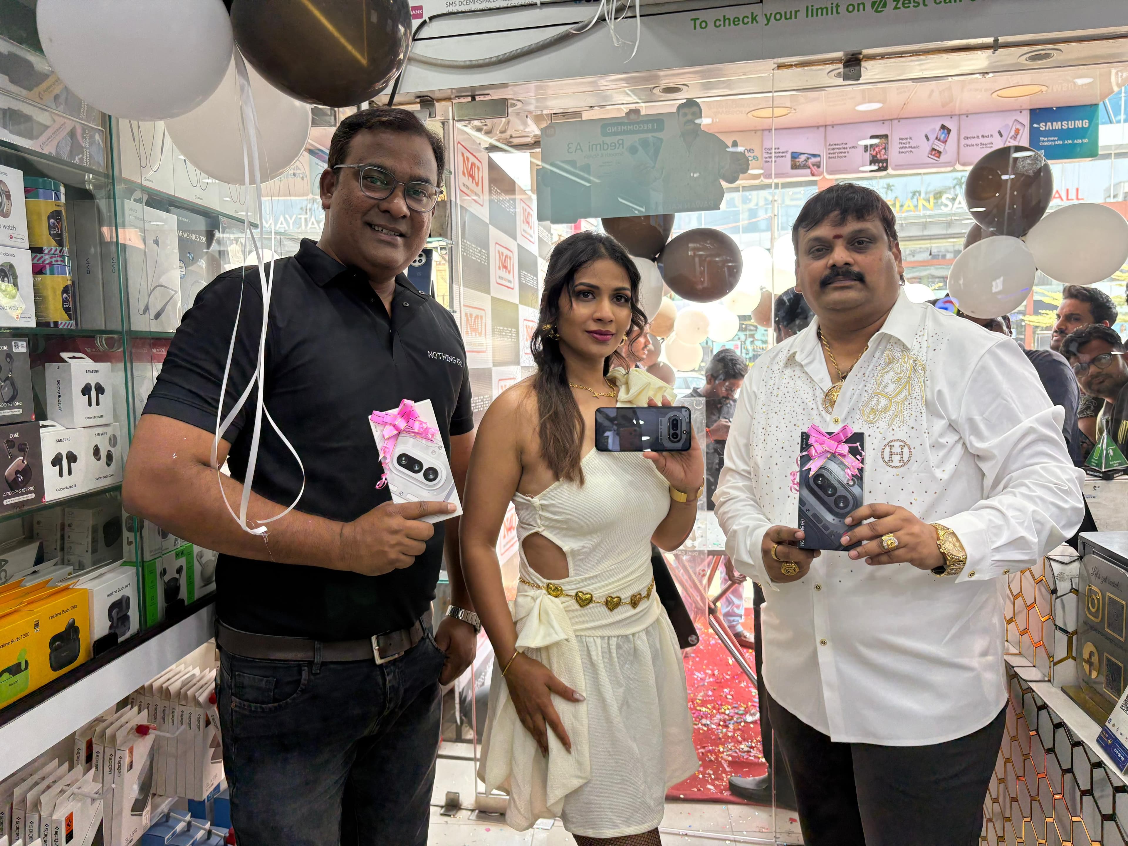 Actress Inaya Sultana Launches Nothing 4A Smartphone at N4U Mobiles in Hyderabad!