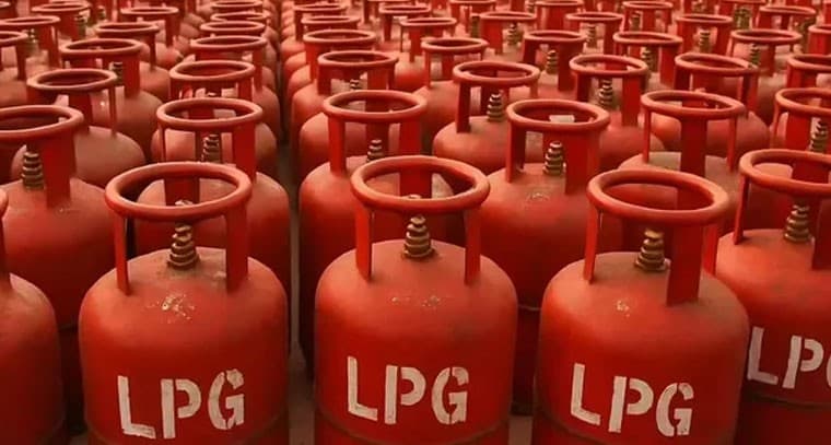 Fears of Cooking Gas Shortage… Centre Considers Reducing LPG Cylinder Weight