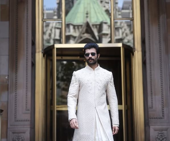 Vijay Deverakonda Reacts to Fake Reviews!