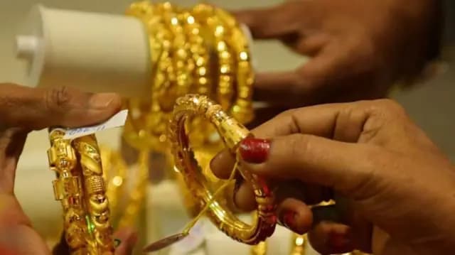 Gold Prices Rise on Increased Purchases by Central Banks