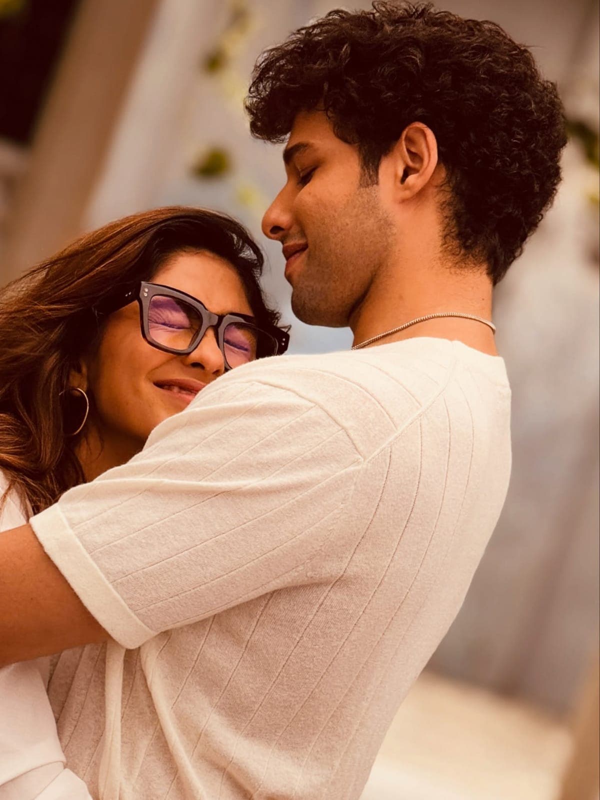 Is Mrunal Thakur Dating Bollywood Actor Siddhant Chaturvedi?